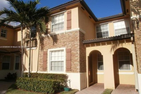 Townhouse in Homestead, Florida 3 bedrooms, 108.6 sq.m. № 1763618 - photo 1