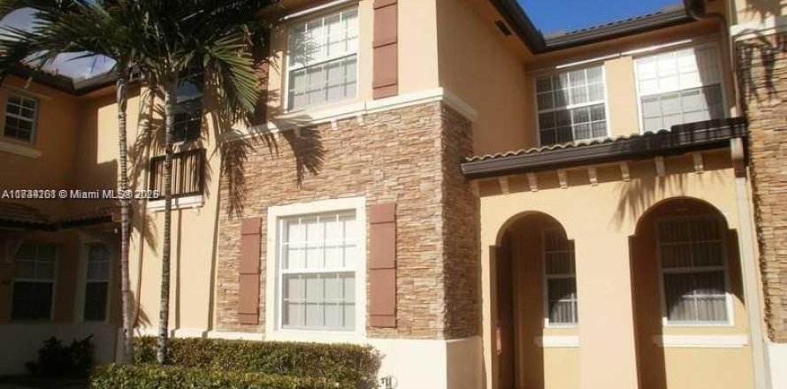 Townhouse in Homestead, Florida 3 bedrooms, 108.6 sq.m. № 1763618
