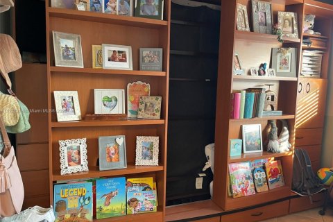 Condominio en venta en Hallandale Beach, Florida, 2 dormitorios, 95.41 m2 № 1979305 - foto 22