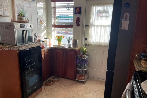 Condominio en venta en Hallandale Beach, Florida, 2 dormitorios, 95.41 m2 № 1979305 - foto 8