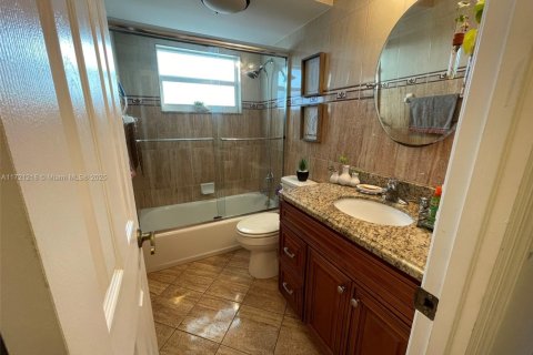 Condominio en venta en Hallandale Beach, Florida, 2 dormitorios, 95.41 m2 № 1979305 - foto 27