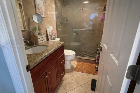 Condominio en venta en Hallandale Beach, Florida, 2 dormitorios, 95.41 m2 № 1979305 - foto 19