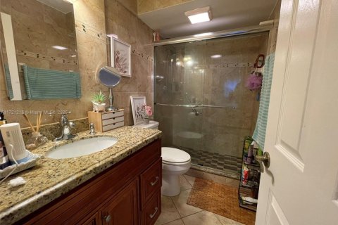 Condominio en venta en Hallandale Beach, Florida, 2 dormitorios, 95.41 m2 № 1979305 - foto 29