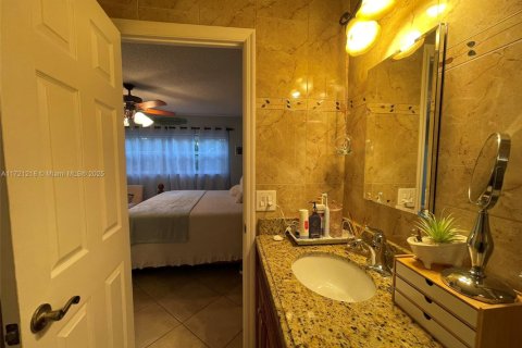 Condominio en venta en Hallandale Beach, Florida, 2 dormitorios, 95.41 m2 № 1979305 - foto 18