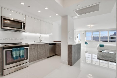 Condo in Miami Beach, Florida № 1982389 - photo 10