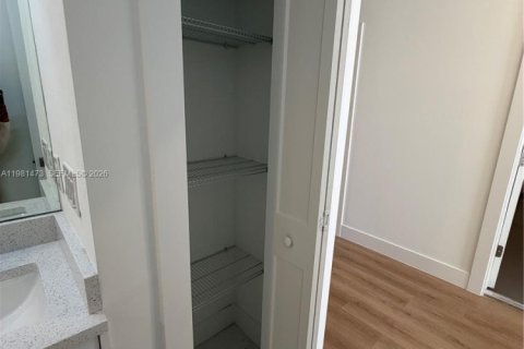 House in Lehigh Acres, Florida 3 bedrooms № 2043156 - photo 17