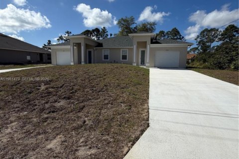 House in Lehigh Acres, Florida 3 bedrooms № 2043156 - photo 2