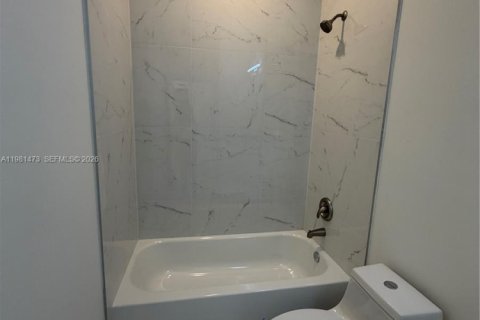 House in Lehigh Acres, Florida 3 bedrooms № 2043156 - photo 14