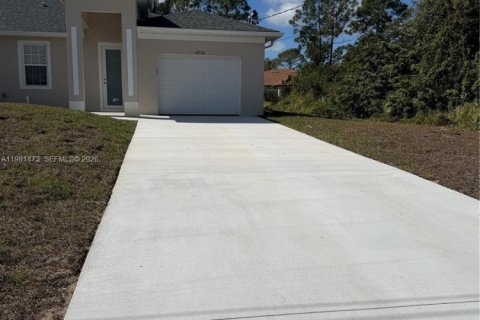 House in Lehigh Acres, Florida 3 bedrooms № 2043156