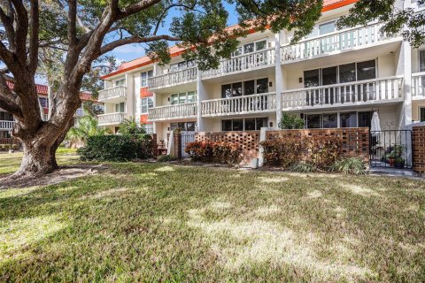 Condo in Clearwater, Florida, 1 bedroom  № 1608674 - photo 29