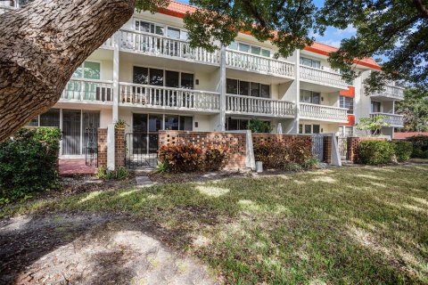 Condo in Clearwater, Florida, 1 bedroom  № 1608674 - photo 30
