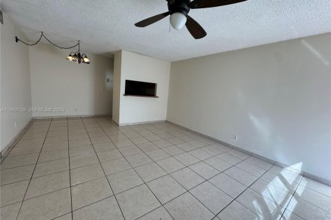 Condominio en alquiler en Coral Springs, Florida, 2 dormitorios, 71.35 m2 № 2056692 - foto 7