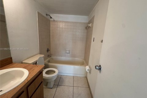 Condominio en alquiler en Coral Springs, Florida, 2 dormitorios, 71.35 m2 № 2056692 - foto 8