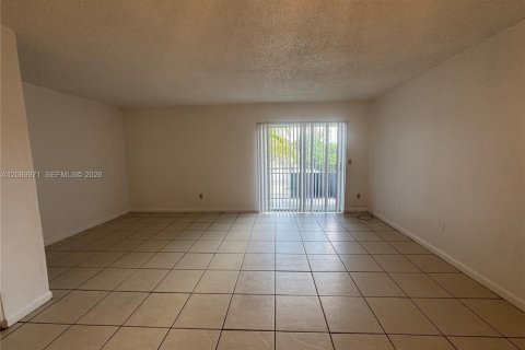 Apartment in North Miami, Florida 1 bedroom, 69.68 sq.m. № 2376062 - photo 2