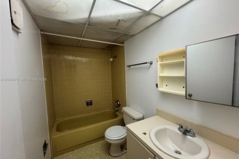 Apartment in North Miami, Florida 1 bedroom, 69.68 sq.m. № 2376062 - photo 5