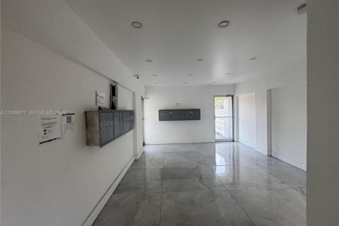 Apartment in North Miami, Florida 1 bedroom, 69.68 sq.m. № 2376062 - photo 12