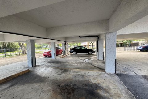 Apartment in North Miami, Florida 1 bedroom, 69.68 sq.m. № 2376062 - photo 13