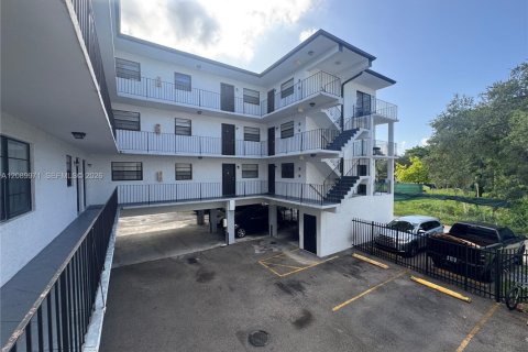 Apartment in North Miami, Florida 1 bedroom, 69.68 sq.m. № 2376062 - photo 9