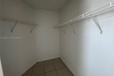 Apartment in North Miami, Florida 1 bedroom, 69.68 sq.m. № 2376062 - photo 7
