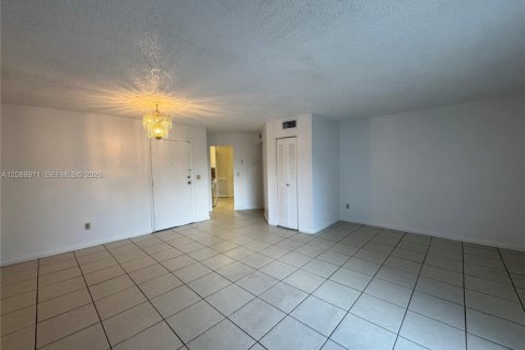Apartment in North Miami, Florida 1 bedroom, 69.68 sq.m. № 2376062