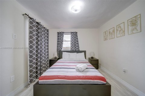House in Miami, Florida 2 bedrooms, 431.81 sq.m. № 1982473 - photo 5
