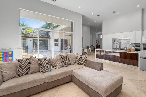 Villa ou maison à louer à Weston, Floride: 5 chambres, 372.17 m2 № 1957134 - photo 17