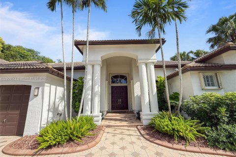 Villa ou maison à louer à Weston, Floride: 5 chambres, 372.17 m2 № 1957134 - photo 5