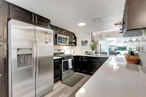 Copropriété à louer à Miami, Floride: 3 chambres, 115.2 m2 № 1939450 - photo 10