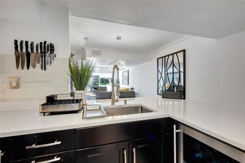 Copropriété à louer à Miami, Floride: 3 chambres, 115.2 m2 № 1939450 - photo 12