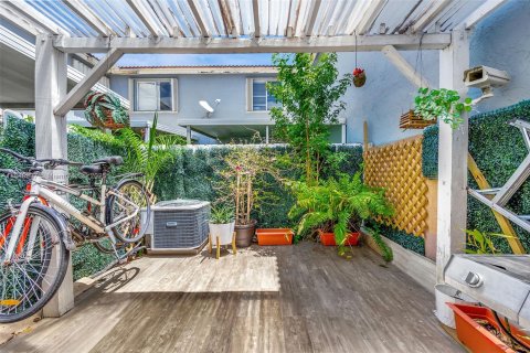 Copropriété à louer à Miami, Floride: 3 chambres, 115.2 m2 № 1939450 - photo 28