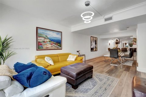 Copropriété à louer à Miami, Floride: 3 chambres, 115.2 m2 № 1939450 - photo 4