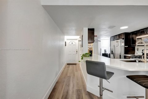 Copropriété à louer à Miami, Floride: 3 chambres, 115.2 m2 № 1939450 - photo 9