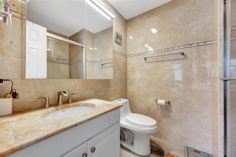 Copropriété à louer à Miami, Floride: 3 chambres, 115.2 m2 № 1939450 - photo 19