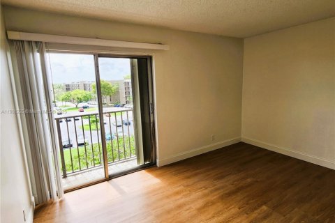 Condominio en venta en Miramar, Florida, 2 dormitorios, 77.29 m2 № 1890599 - foto 9