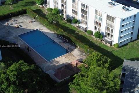 Condominio en venta en Miramar, Florida, 2 dormitorios, 77.29 m2 № 1890599 - foto 22
