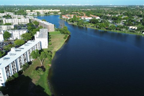 Condominio en venta en Miramar, Florida, 2 dormitorios, 77.29 m2 № 1890599 - foto 21