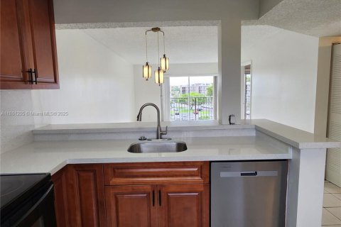 Condominio en venta en Miramar, Florida, 2 dormitorios, 77.29 m2 № 1890599 - foto 5