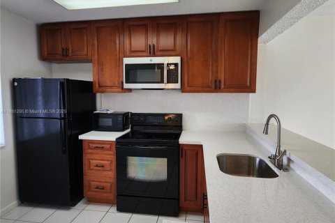 Condominio en venta en Miramar, Florida, 2 dormitorios, 77.29 m2 № 1890599 - foto 3
