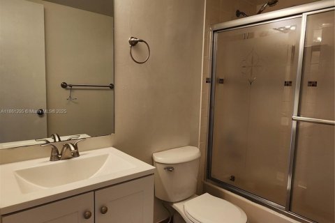 Condominio en venta en Miramar, Florida, 2 dormitorios, 77.29 m2 № 1890599 - foto 16