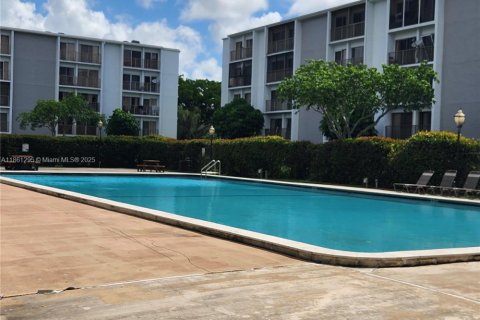 Condominio en venta en Miramar, Florida, 2 dormitorios, 77.29 m2 № 1890599 - foto 20