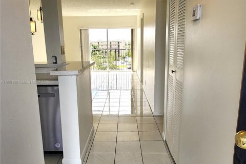 Condominio en venta en Miramar, Florida, 2 dormitorios, 77.29 m2 № 1890599 - foto 2