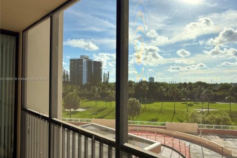 Condo in Aventura, Florida, 2 bedrooms  № 1893445 - photo 15