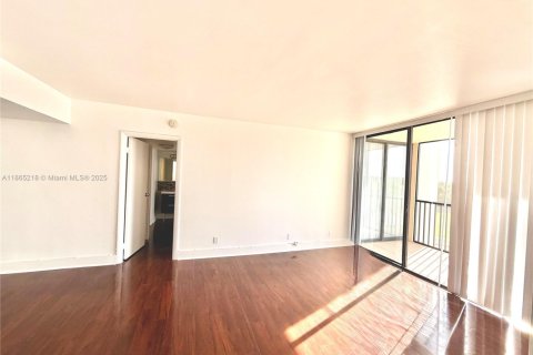 Condo in Aventura, Florida, 2 bedrooms  № 1893445 - photo 17