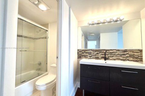 Condo in Aventura, Florida, 2 bedrooms  № 1893445 - photo 18