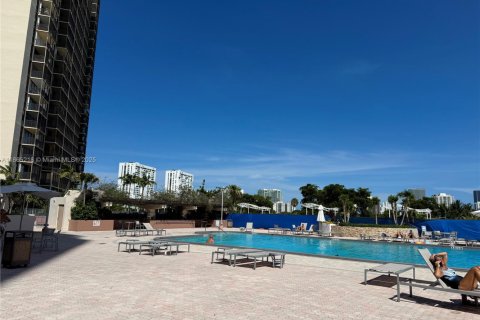 Condo in Aventura, Florida, 2 bedrooms  № 1893445 - photo 1
