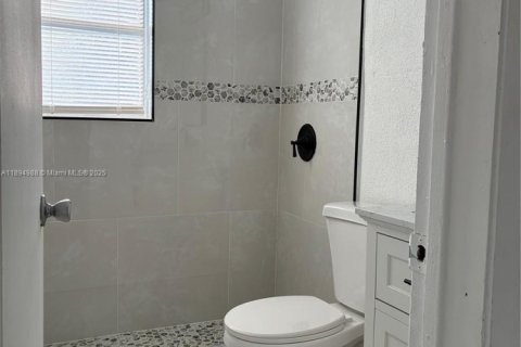 Apartamento en alquiler en Pompano Beach, Florida, 2 dormitorios, 53.51 m2 № 1947478 - foto 4