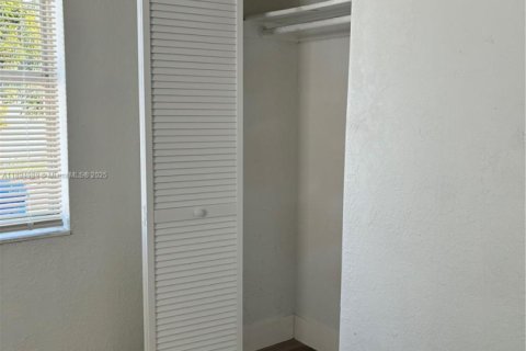 Apartamento en alquiler en Pompano Beach, Florida, 2 dormitorios, 53.51 m2 № 1947478 - foto 3