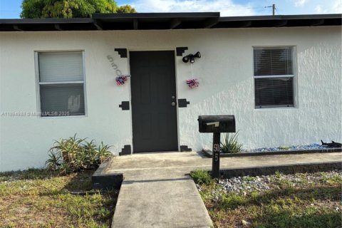 Apartamento en alquiler en Pompano Beach, Florida, 2 dormitorios, 53.51 m2 № 1947478 - foto 2