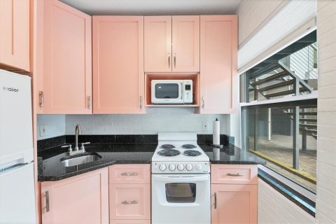 Propiedad comercial en venta en Sarasota, Florida, 263.1 m2 № 2143696 - foto 28