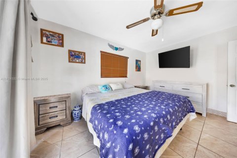 Casa en venta en Cutler Bay, Florida, 3 dormitorios, 243.03 m2 № 2035421 - foto 12